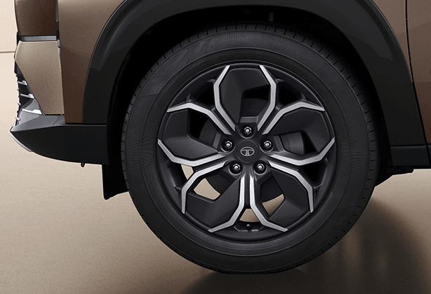 Tata Curvv R18 Alloy Wheels with Aero Inserts for premium design